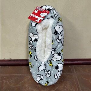 Peanuts Women's Fuzzy Babba Slipper Socks